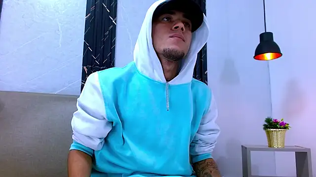 Snapshot of tattoos22 chatting on 11.22.25 tattoos22 online show from 11.22.25