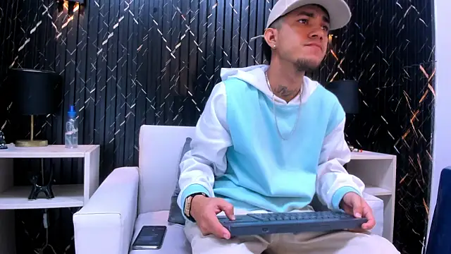 Snapshot of tattoos22 chatting on 11.24.25 tattoos22 online show from 11.24.25