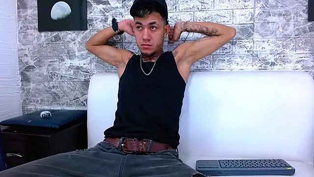 Snapshot of tattoos22 chatting on 11.29.25 tattoos22 online show from 11.29.25