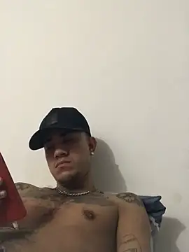 Snapshot of tattoos22 chatting on 02.26.26 tattoos22 online show from 02.26.26