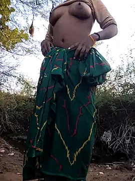 Snapshot of Hita_Grewal chatting on 11.07.25 Hita Grewal online show from 11.07.25