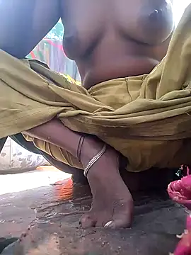 Snapshot of Hita_Grewal chatting on 11.19.25 Hita Grewal online show from 11.19.25