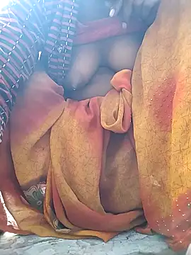 Snapshot of Hita_Grewal chatting on 11.23.25 Hita Grewal online show from 11.23.25