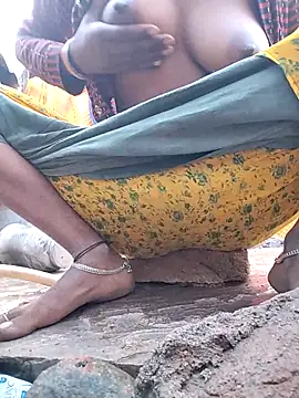 Snapshot of Hita_Grewal chatting on 11.29.25 Hita Grewal online show from 11.29.25