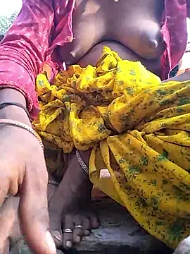 Snapshot of Hita_Grewal chatting on 11.30.25 Hita Grewal online show from 11.30.25