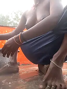 Snapshot of Hita_Grewal chatting on 12.02.25 Hita Grewal online show from 12.02.25