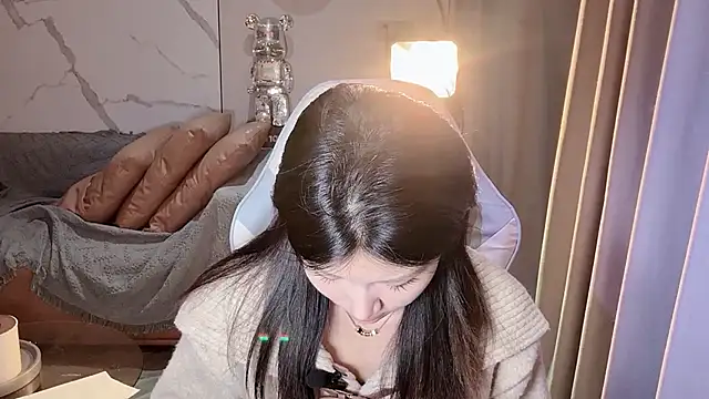 Snapshot of Lixinel-520 chatting on 11.30.25 Lixinel-520 online show from 11.30.25