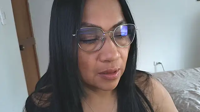 Snapshot of LissafeetHott chatting on 11.26.25 LissafeetHott online show from 11.26.25