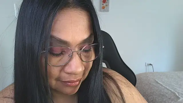 Snapshot of LissafeetHott chatting on 11.27.25 LissafeetHott online show from 11.27.25