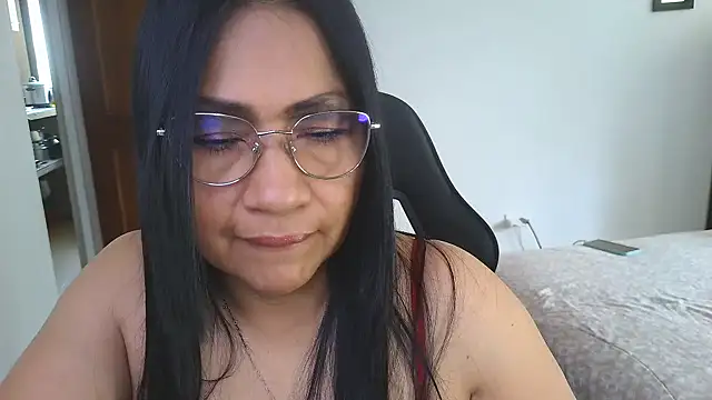 Snapshot of LissafeetHott chatting on 12.17.25 LissafeetHott online show from 12.17.25