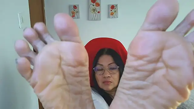 Snapshot of LissafeetHott chatting on 03.22.26 LissafeetHott online show from 03.22.26