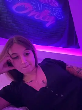 Snapshot of duomagique_off chatting on 09.12.25 duomagique off online show from 09.12.25