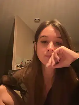 Snapshot of duomagique_off chatting on 10.28.25 duomagique off online show from 10.28.25