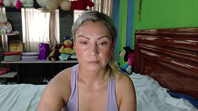 Snapshot of _Charlize_theron_ chatting on 01.13.26 Charlize theron online show from 01.13.26