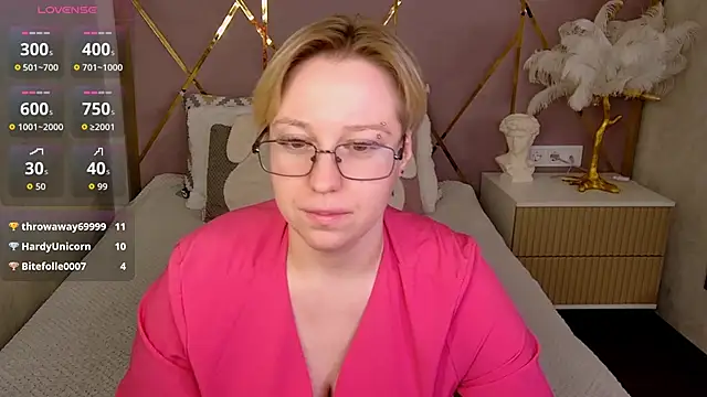 Snapshot of AlexandraGreen chatting on 04.28.26 AlexandraGreen online show from 04.28.26