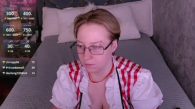 Snapshot of AlexandraGreen chatting on 06.15.26 AlexandraGreen online show from 06.15.26