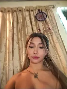 Snapshot of Ella_rr chatting on 09.21.25 Ella rr online show from 09.21.25