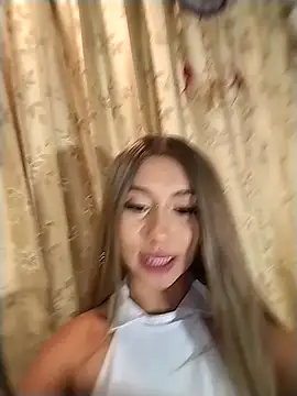 Snapshot of Ella_rr chatting on 09.27.25 Ella rr online show from 09.27.25