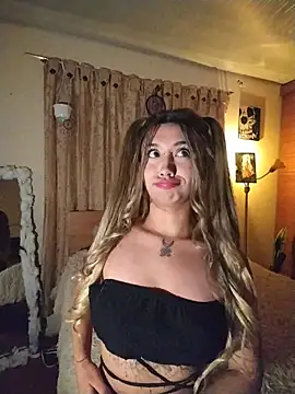 Snapshot of Ella_rr chatting on 11.23.25 Ella rr online show from 11.23.25