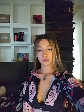 Snapshot of Ella_rr chatting on 12.14.25 Ella rr online show from 12.14.25