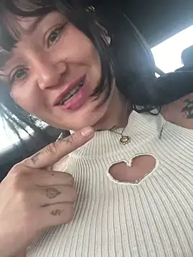 Snapshot of saraycat_ chatting on 09.25.25 saraycat  online show from 09.25.25