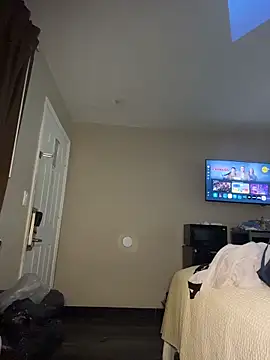 CinnaCakesss online show from 04.03.26