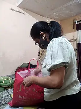 Snapshot of meenu_bhabhi547 chatting on 11.03.25 meenu bhabhi547 online show from 11.03.25