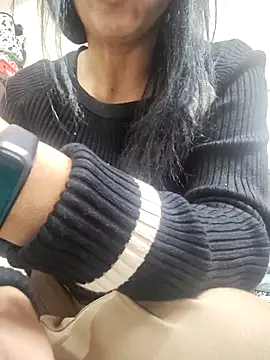 Snapshot of meenu_bhabhi547 chatting on 11.29.25 meenu bhabhi547 online show from 11.29.25