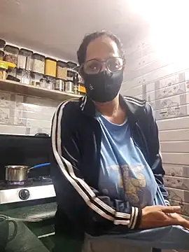 Snapshot of meenu_bhabhi547 chatting on 11.30.25 meenu bhabhi547 online show from 11.30.25