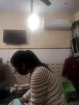 Snapshot of meenu_bhabhi547 chatting on 11.30.25 meenu bhabhi547 online show from 11.30.25