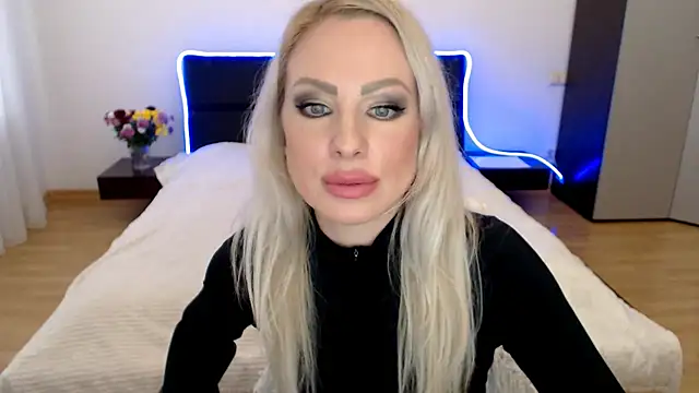 Tina Shines online show from 11.08.25