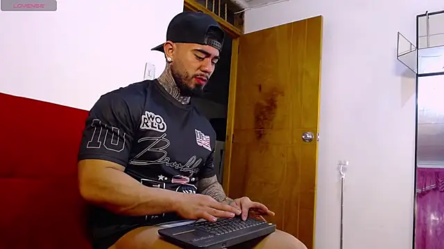 Snapshot of tommyblessd1 chatting on 07.06.26 tommyblessd1 online show from 07.06.26