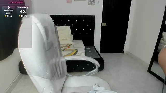 Aiilyn Ds online show from 10.26.25