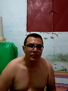 Snapshot of voyerista50 chatting on 09.25.25 voyerista50 online show from 09.25.25