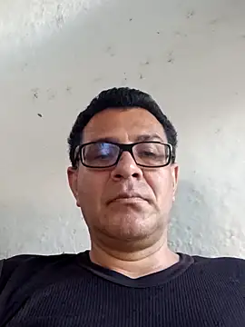 Snapshot of voyerista50 chatting on 10.25.25 voyerista50 online show from 10.25.25