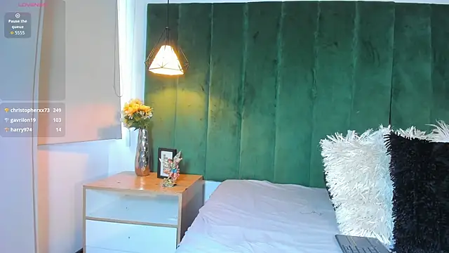 kittyy milk 001 online show from 10.15.25