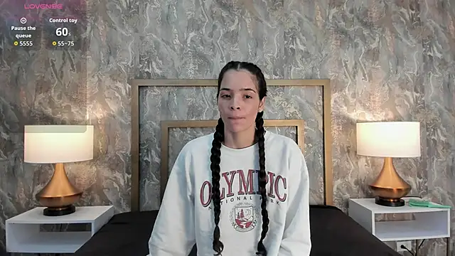 Snapshot of DannaBelucci chatting on 09.11.25 DannaBelucci online show from 09.11.25