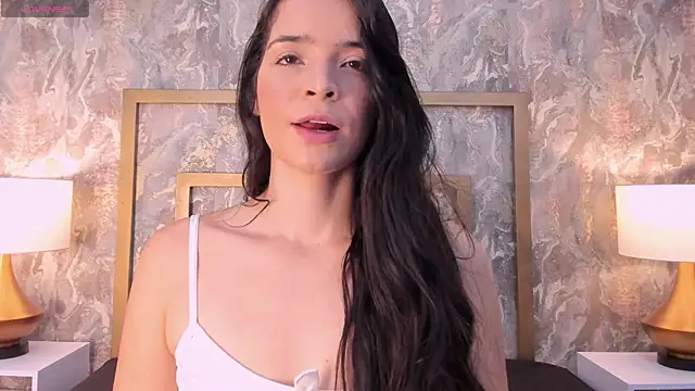 Snapshot of DannaBelucci chatting on 09.27.25 DannaBelucci online show from 09.27.25