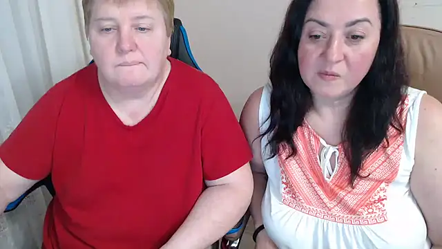 Snapshot of Bertie_Adeline chatting on 12.18.25 Bertie Adeline online show from 12.18.25