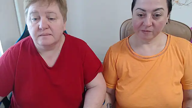 Snapshot of Bertie_Adeline chatting on 12.21.25 Bertie Adeline online show from 12.21.25