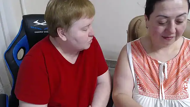 Snapshot of Bertie_Adeline chatting on 12.22.25 Bertie Adeline online show from 12.22.25