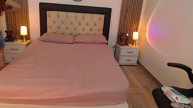 Red kytty6 online show from 10.22.25