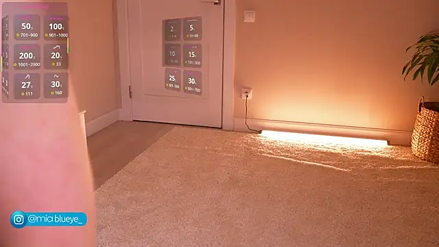 Snapshot of Miablueye chatting on 11.09.25 Miablueye online show from 11.09.25