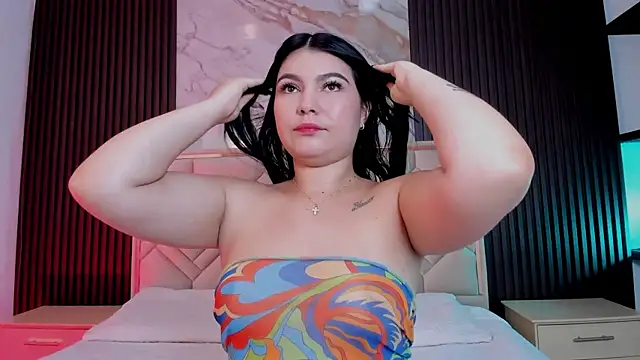 Snapshot of MiaaFarrel chatting on 09.20.25 MiaaFarrel online show from 09.20.25