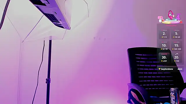 Snapshot of MiaaFarrel chatting on 10.26.25 MiaaFarrel online show from 10.26.25