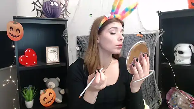 JuiceLips   online show from 10.31.25