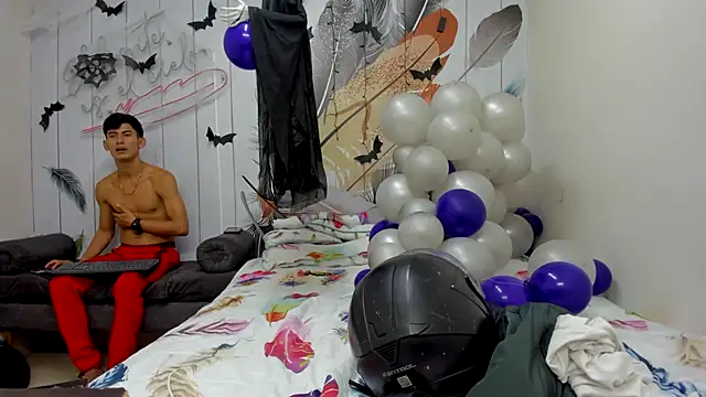 Holdme Hot online show from 10.11.25