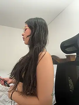 Snapshot of CatadeLuca chatting on 02.04.26 CatadeLuca online show from 02.04.26