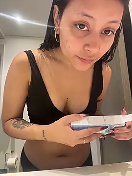 Snapshot of CatadeLuca chatting on 02.07.26 CatadeLuca online show from 02.07.26