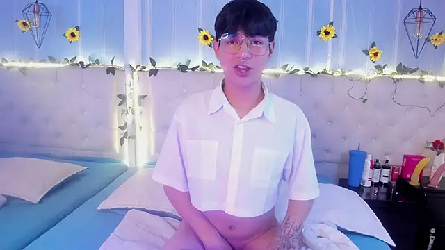 Snapshot of AleAurarashi chatting on 11.05.25 AleAurarashi online show from 11.05.25